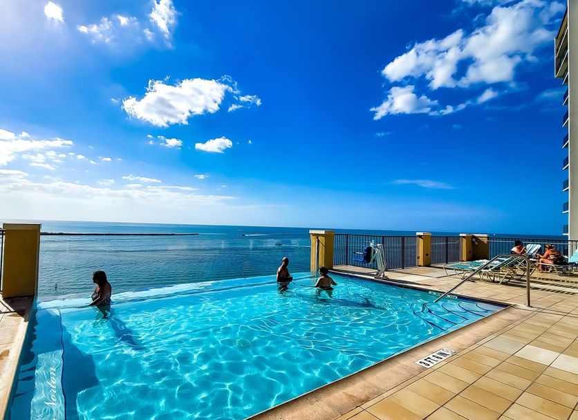 Басейн Фото