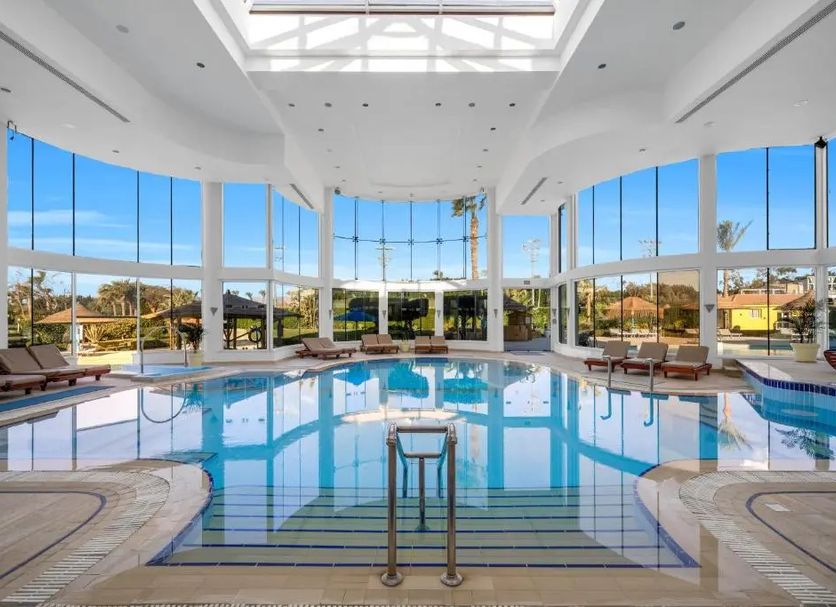 Басейн Фото