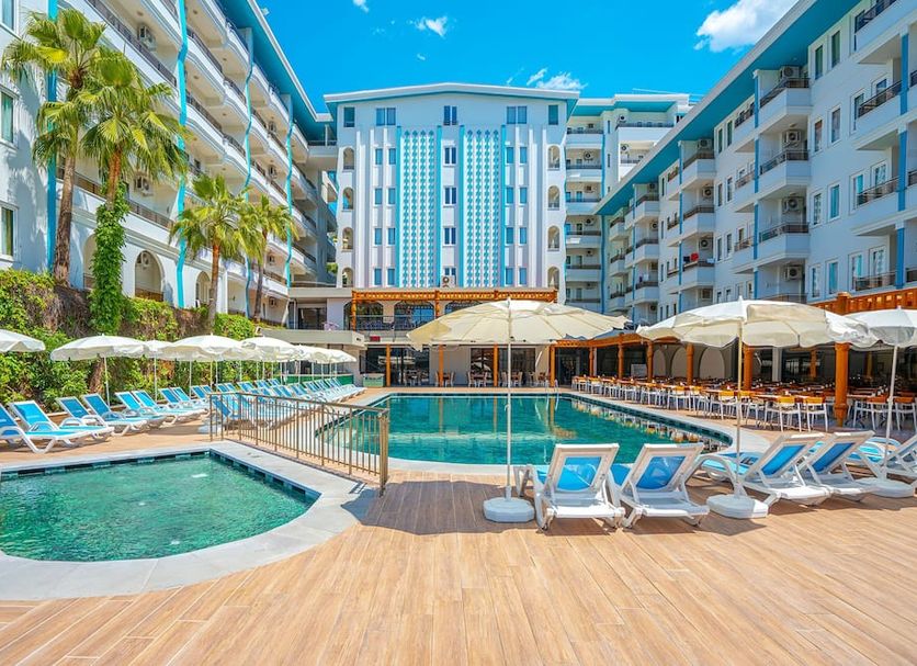 Басейн Фото