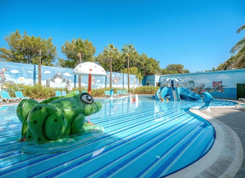 Басейн Фото