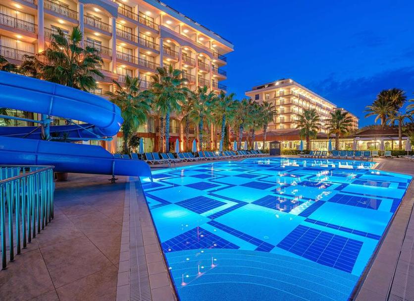 Басейн Фото