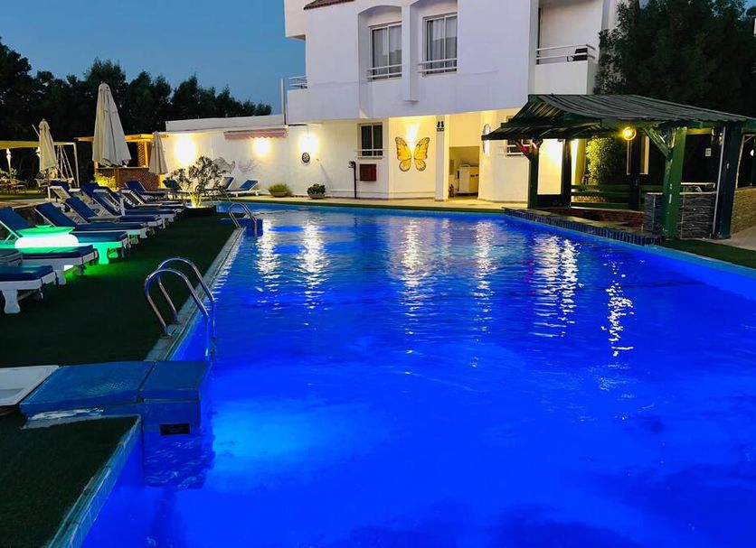 Басейн Фото