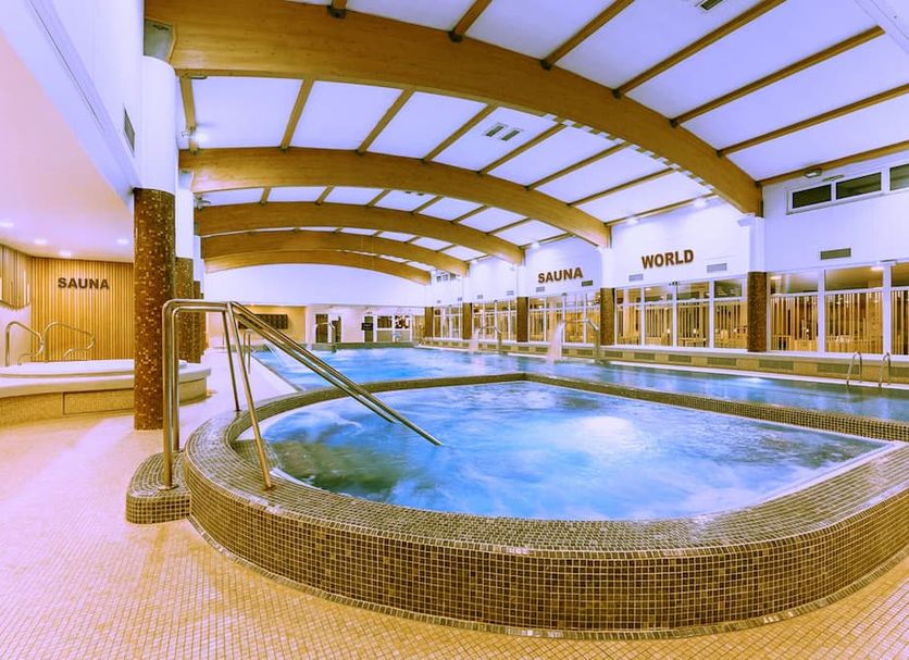 Басейн Фото