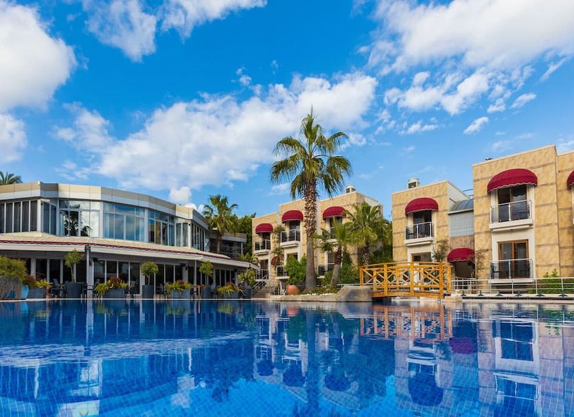 Басейн Фото