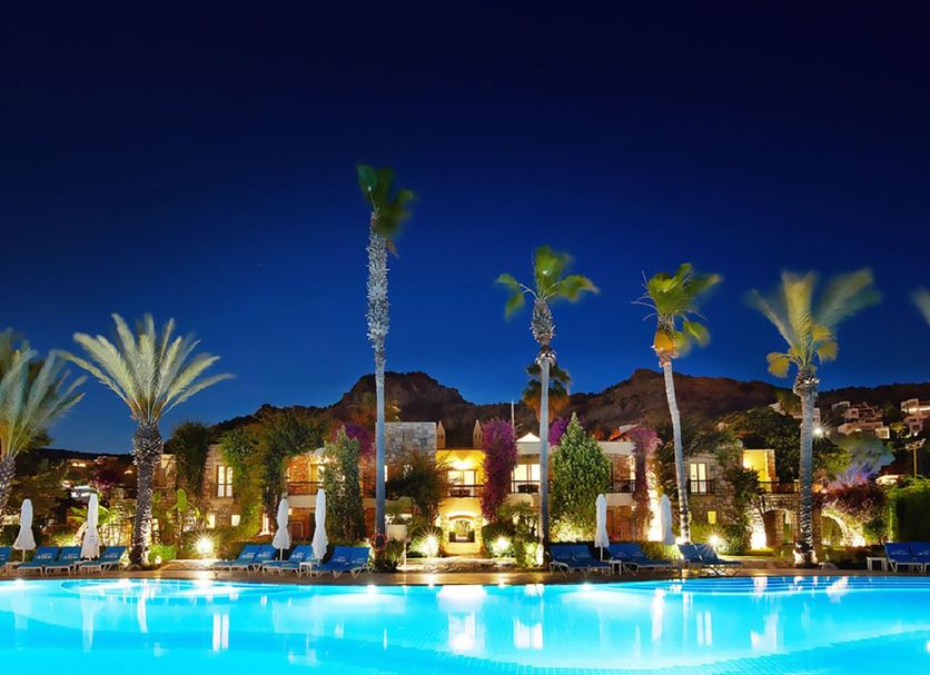 Басейн Фото