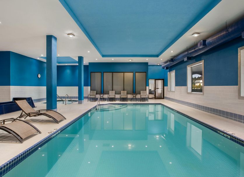 Басейн Фото