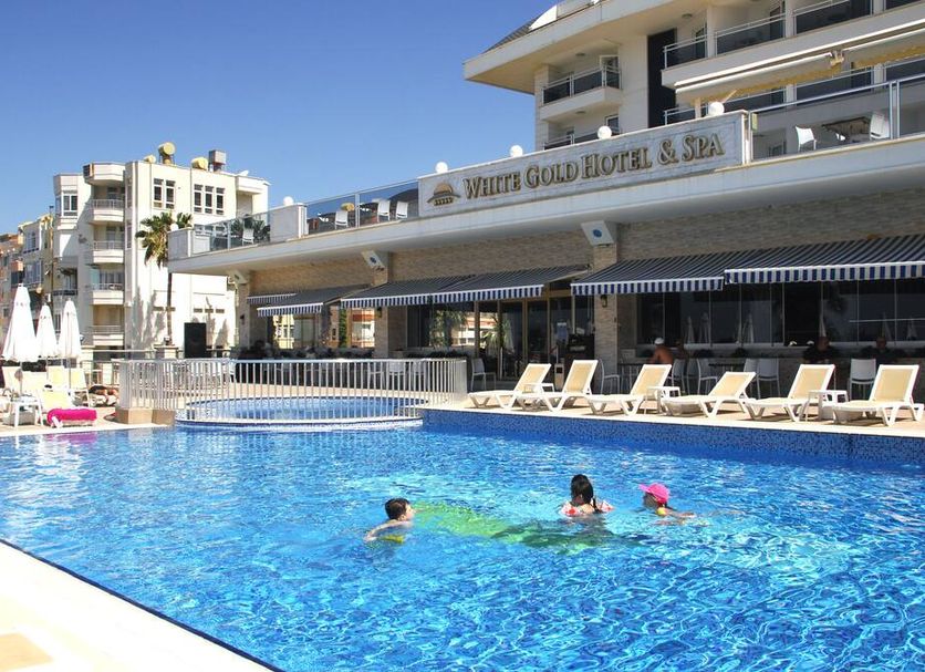 Басейн Фото