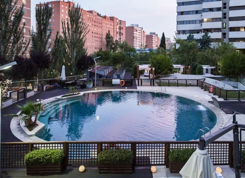 Басейн Фото