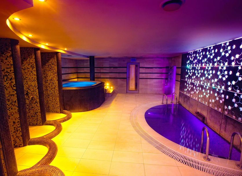 Басейн Фото