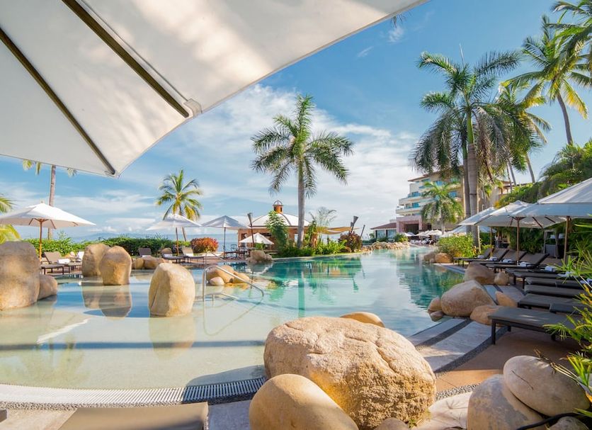 Басейн Фото