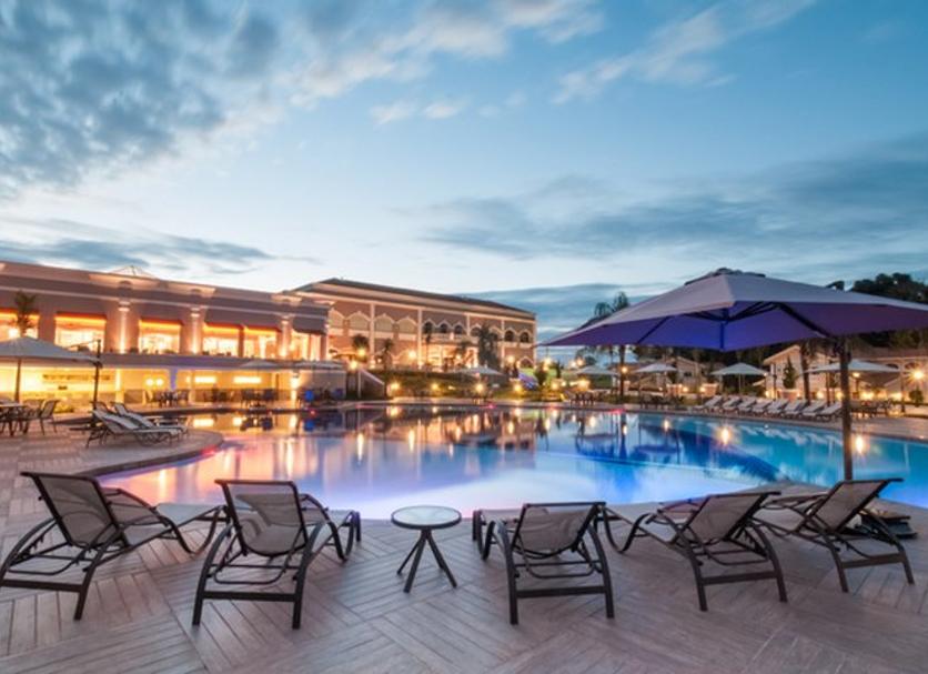 Басейн Фото