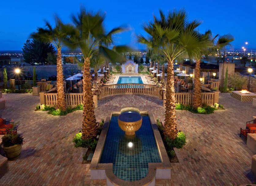 Басейн Фото