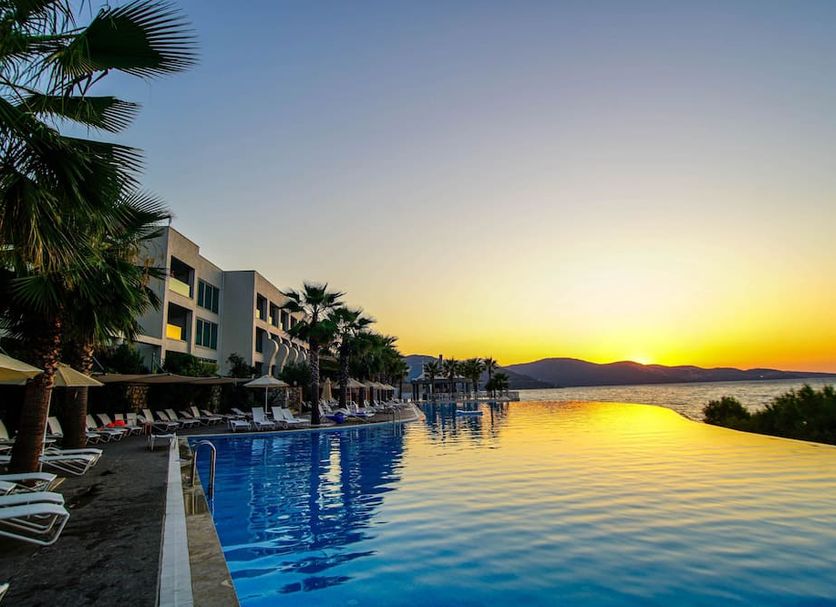 Басейн Фото