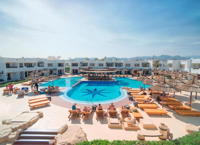 Басейн Фото