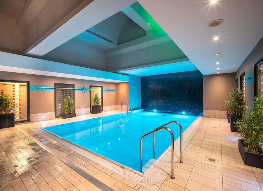 Басейн Фото