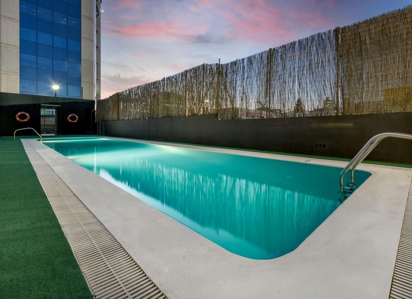 Басейн Фото