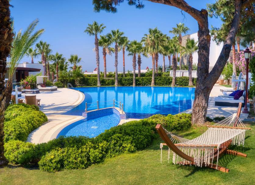 Басейн Фото