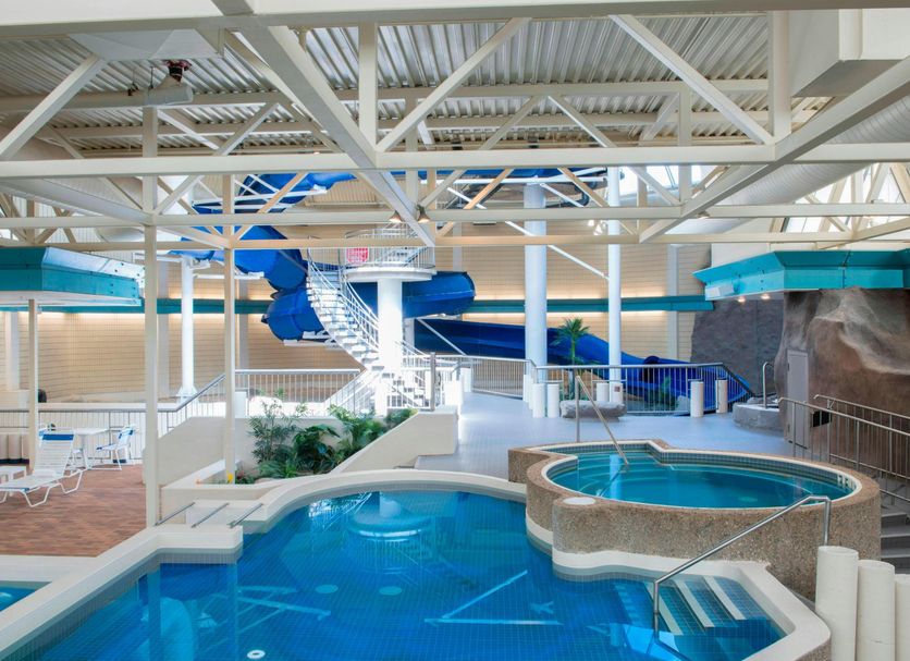 Басейн Фото