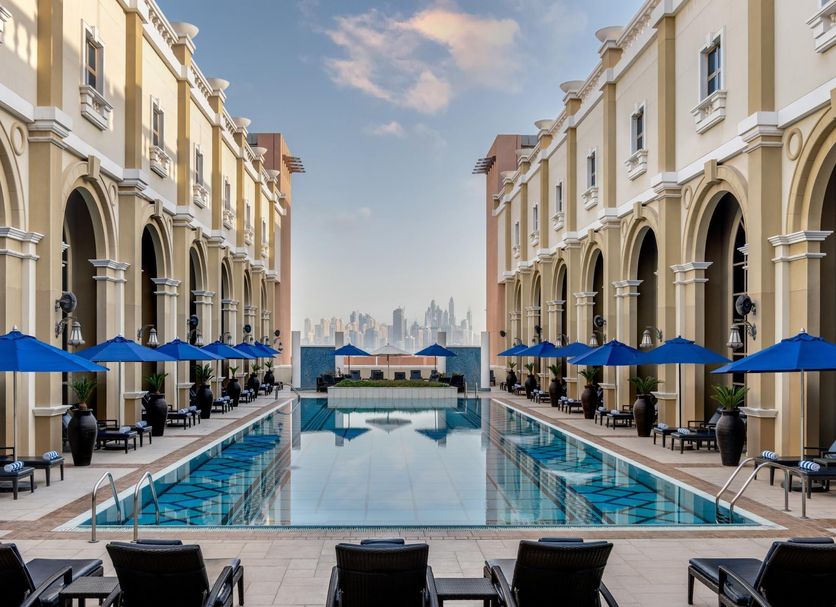 Басейн Фото