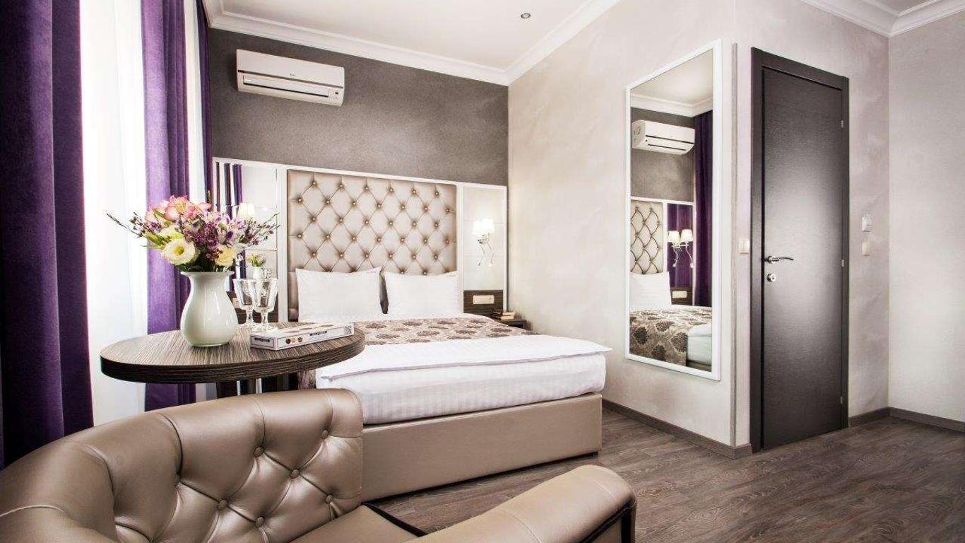 Bonapart Hotel By Uhm