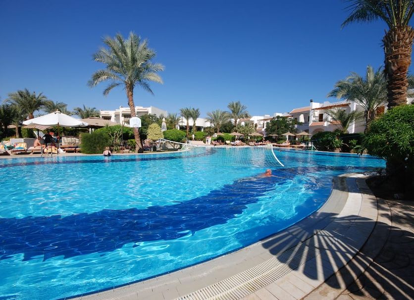 Басейн Фото