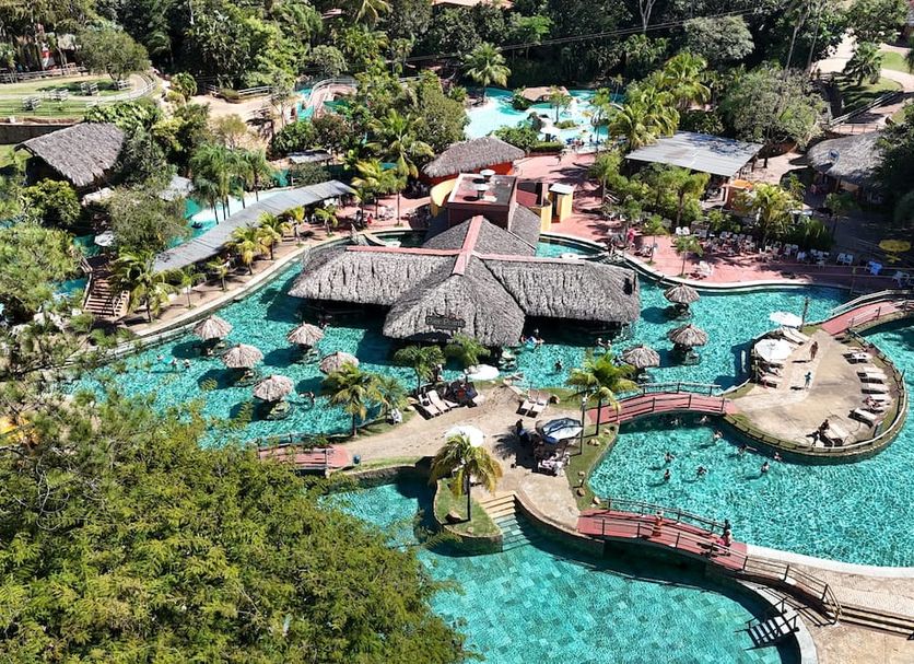 Басейн Фото