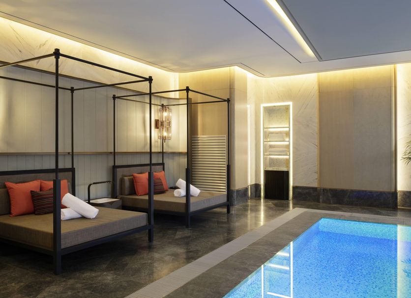 Басейн Фото