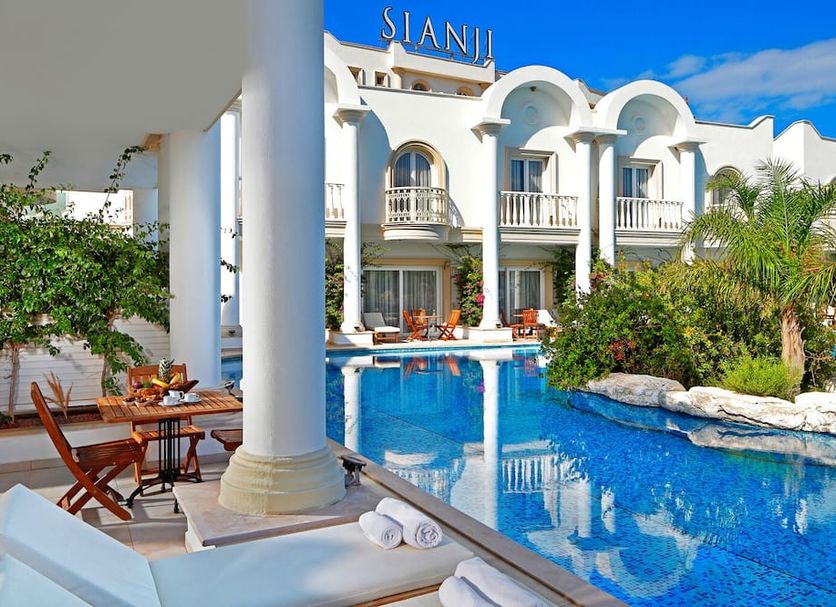 Басейн Фото