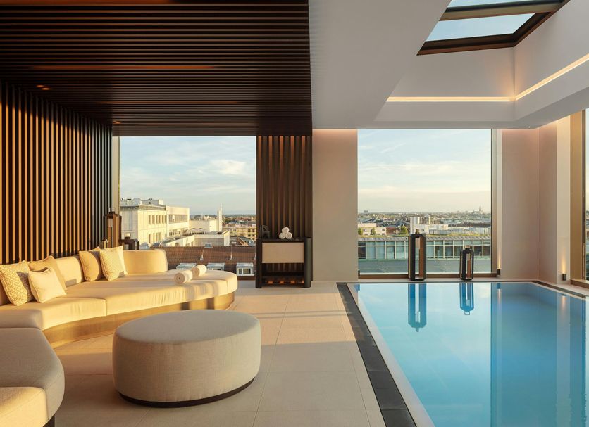 Басейн Фото