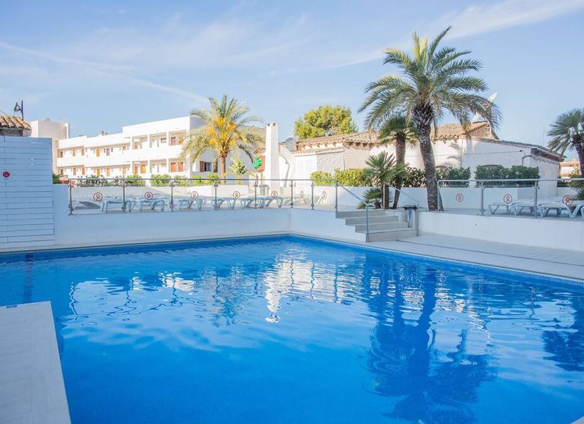 Басейн Фото