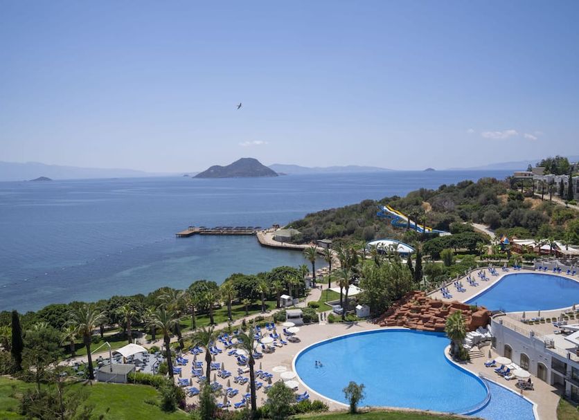 Басейн Фото