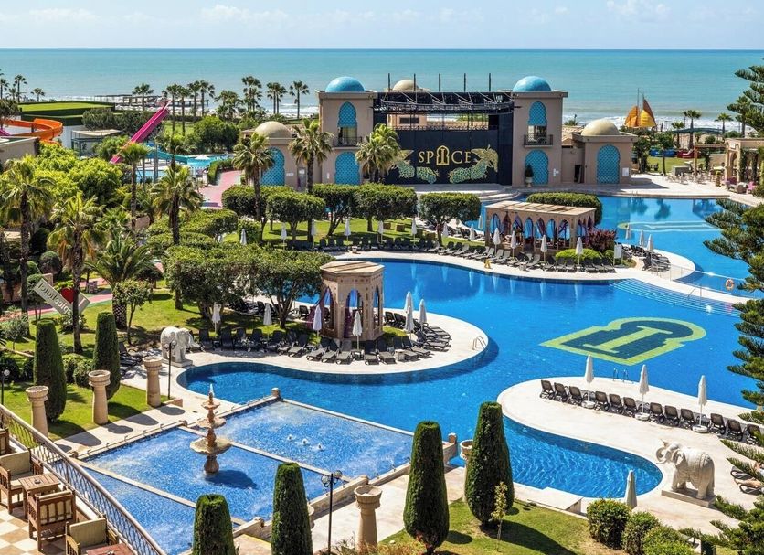 Басейн Фото