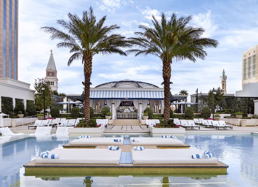 Басейн Фото