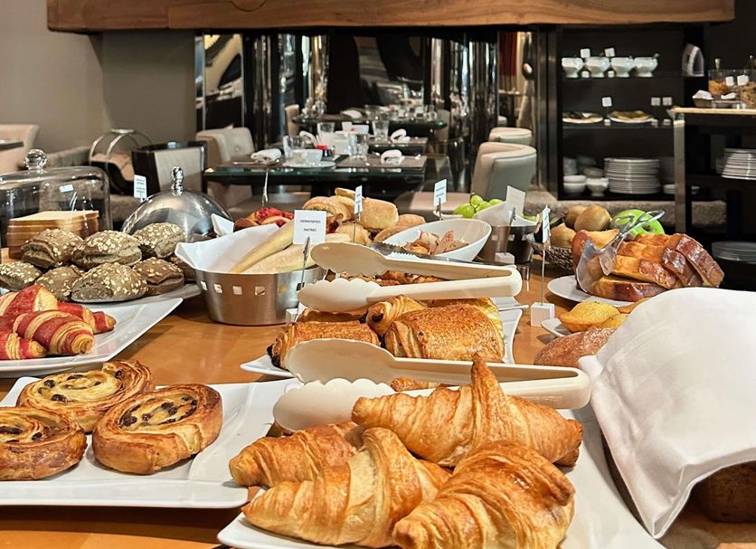 Їдальня Фото