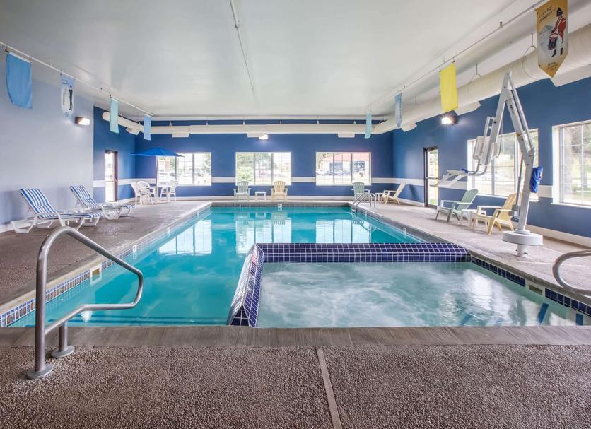 Басейн Фото