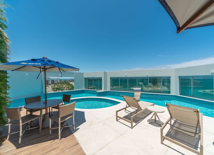 Басейн Фото