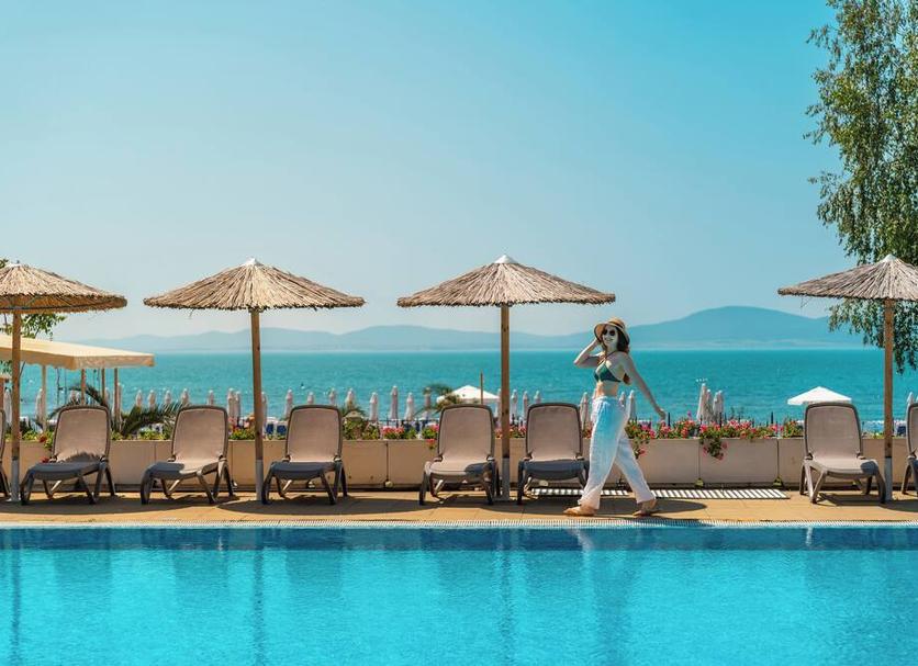 Басейн Фото