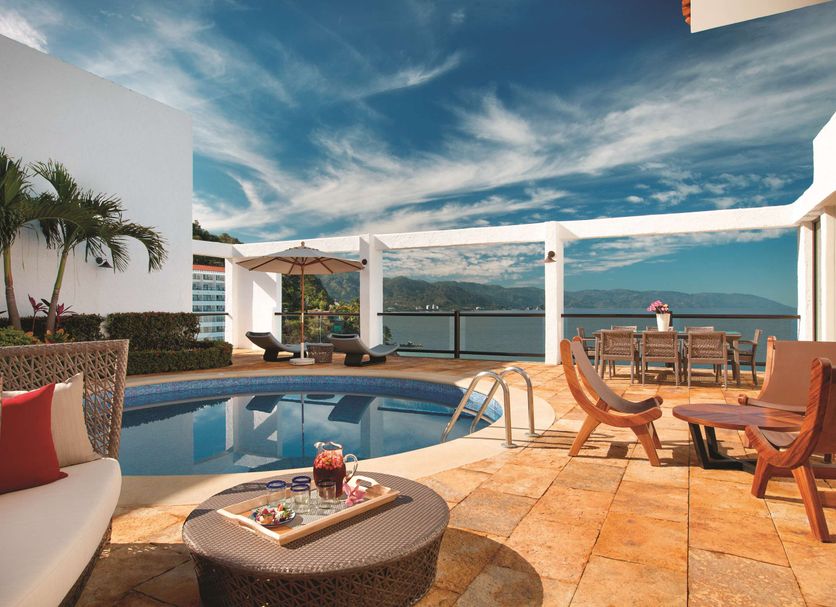 Басейн Фото