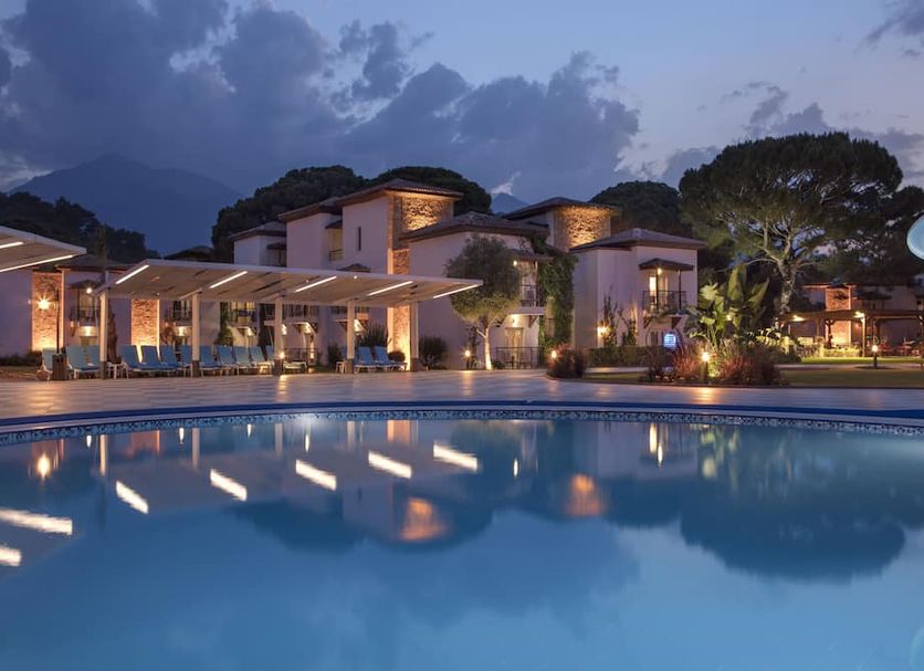 Басейн Фото