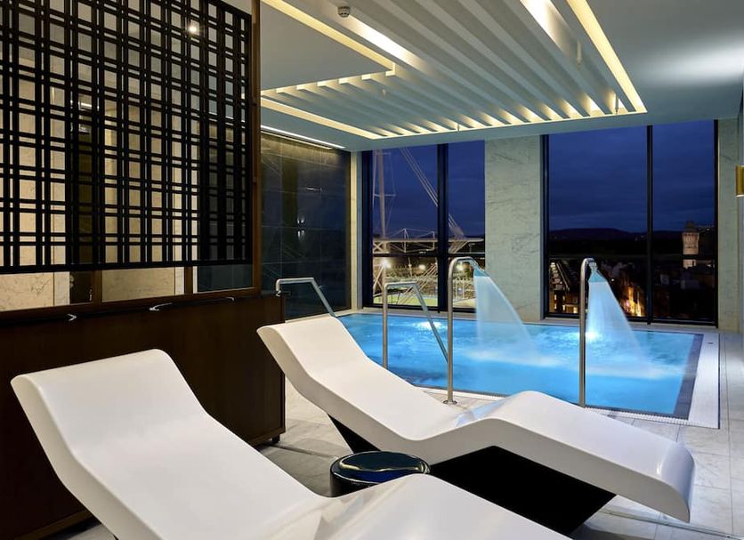 Басейн Фото