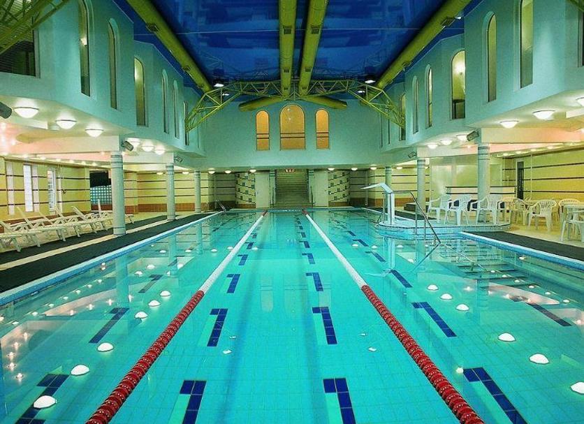 Басейн Фото