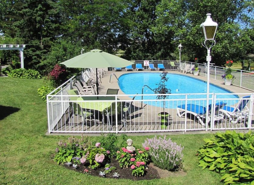 Басейн Фото