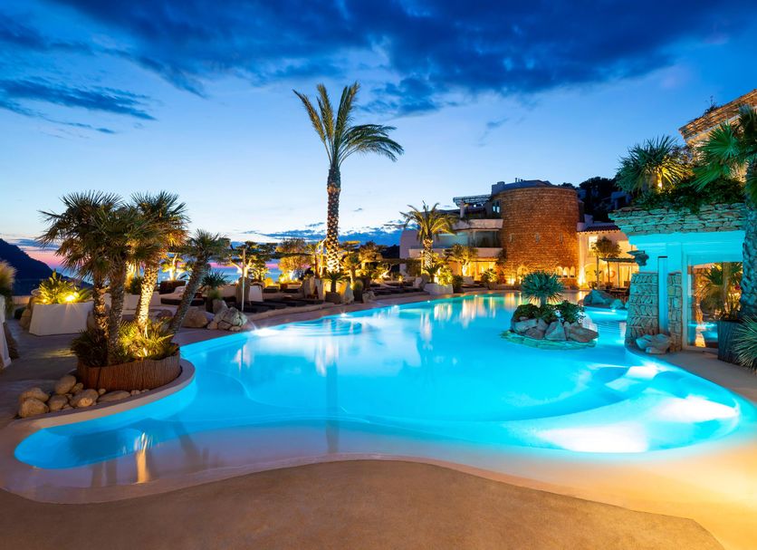 Басейн Фото