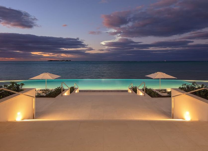 Басейн Фото