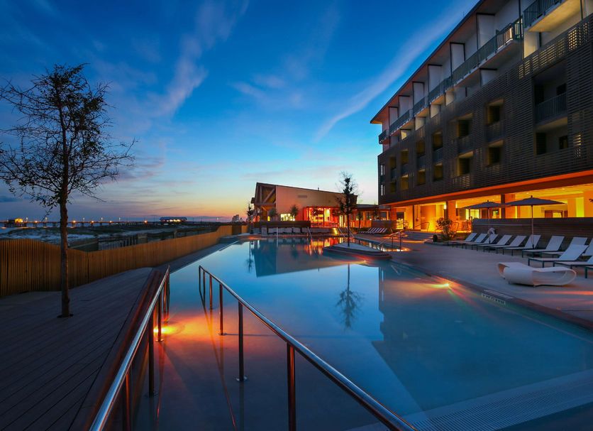 Басейн Фото