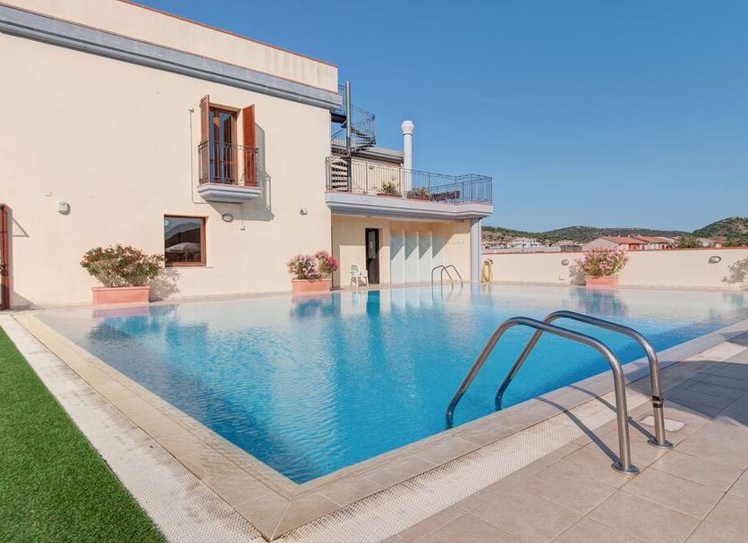 Басейн Фото