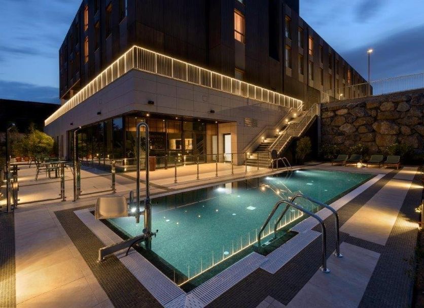 Басейн Фото