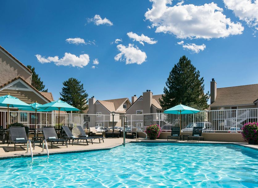 Басейн Фото