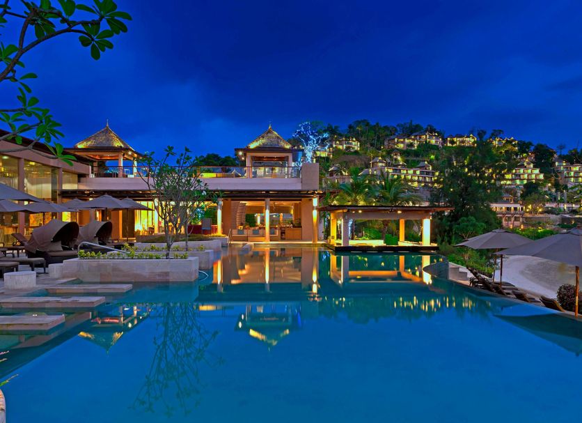 Басейн Фото