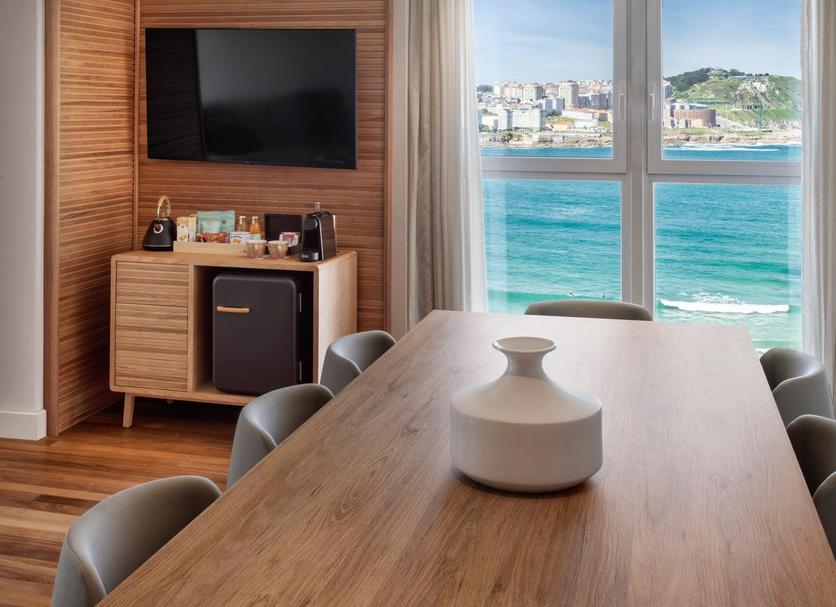 Їдальня Фото